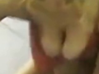 Le Jus Aigre A Glissé Dans Ma Gorge Me Faisant Presque Bâillonner